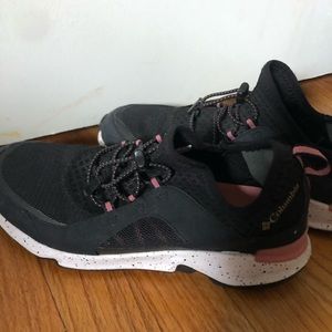 Columbia sneakers- ships in Columbia shoe box
